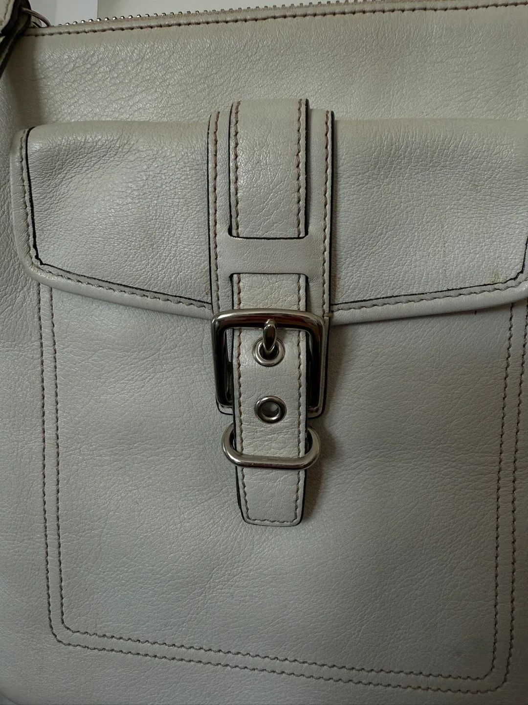 Coach White Leather Crossbody Bag image indicator(2)