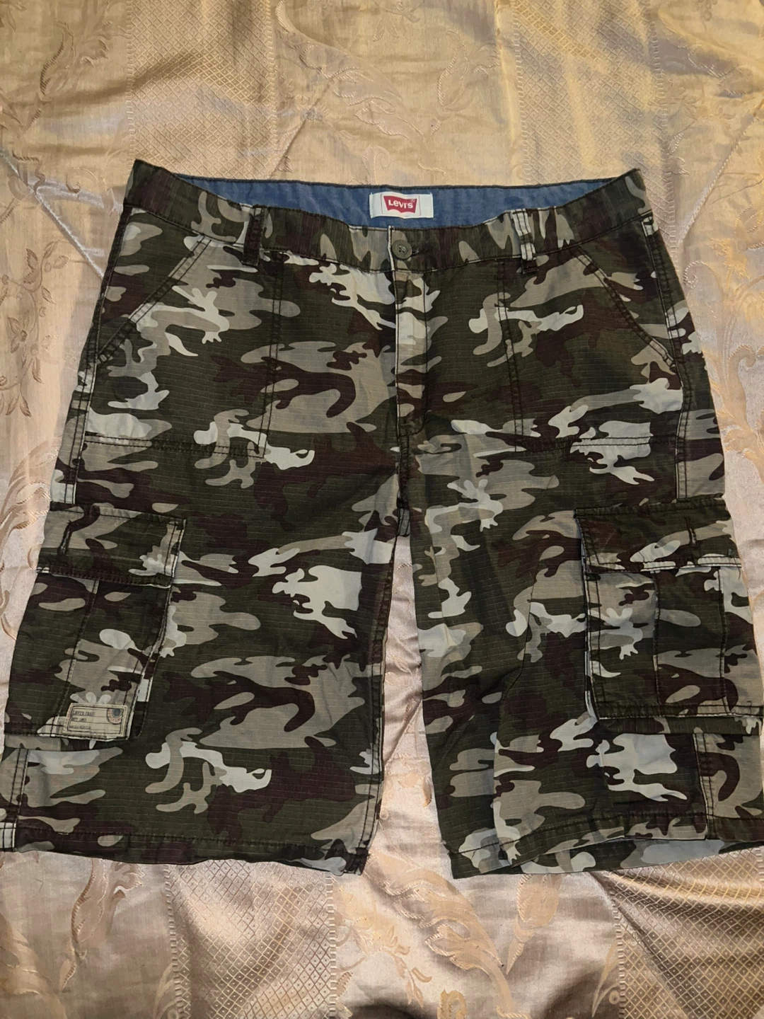 NEW SIZE 38W Levi Camo Cargo Shorts