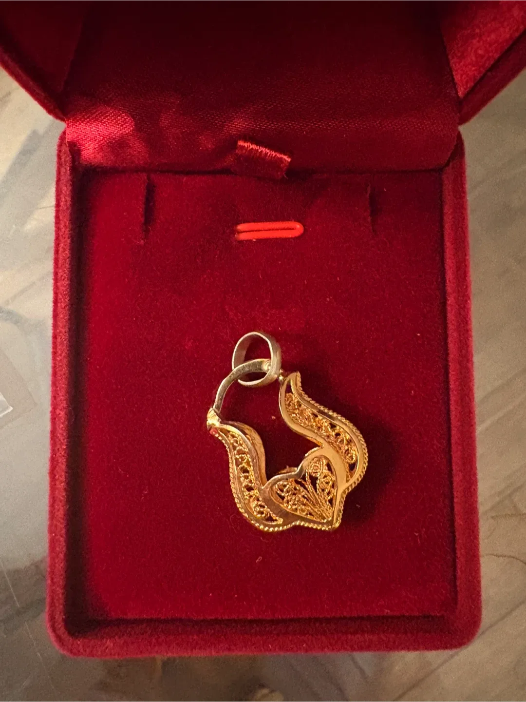 14K gold filled vintage Pendant