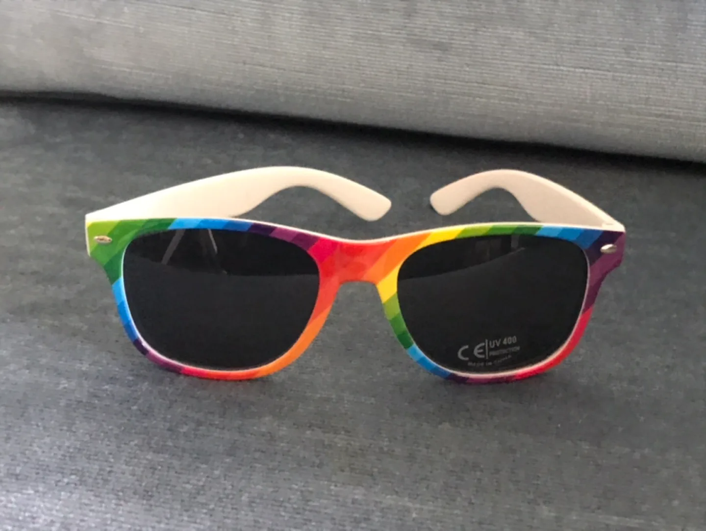 Large TOTE+Sunglasses+Large Fan+LGBTBusiness Travel Mag image indicator(6)