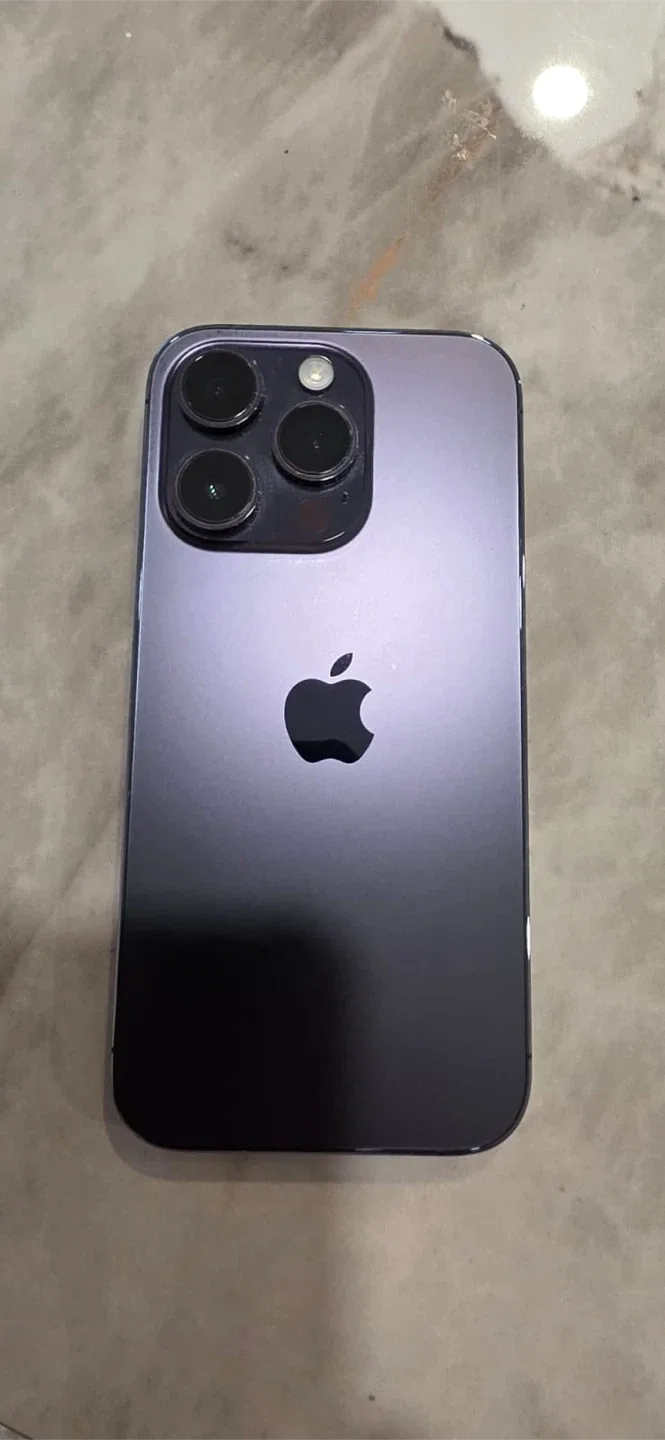 iPhone 14 Pro Max with Cases image indicator(2)