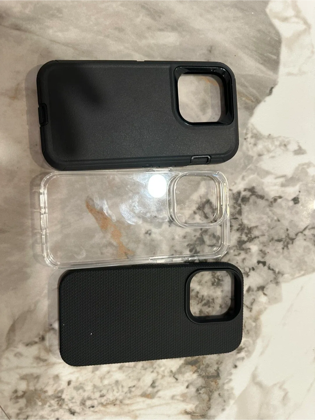 iPhone 14 Pro Max with Cases image indicator(3)