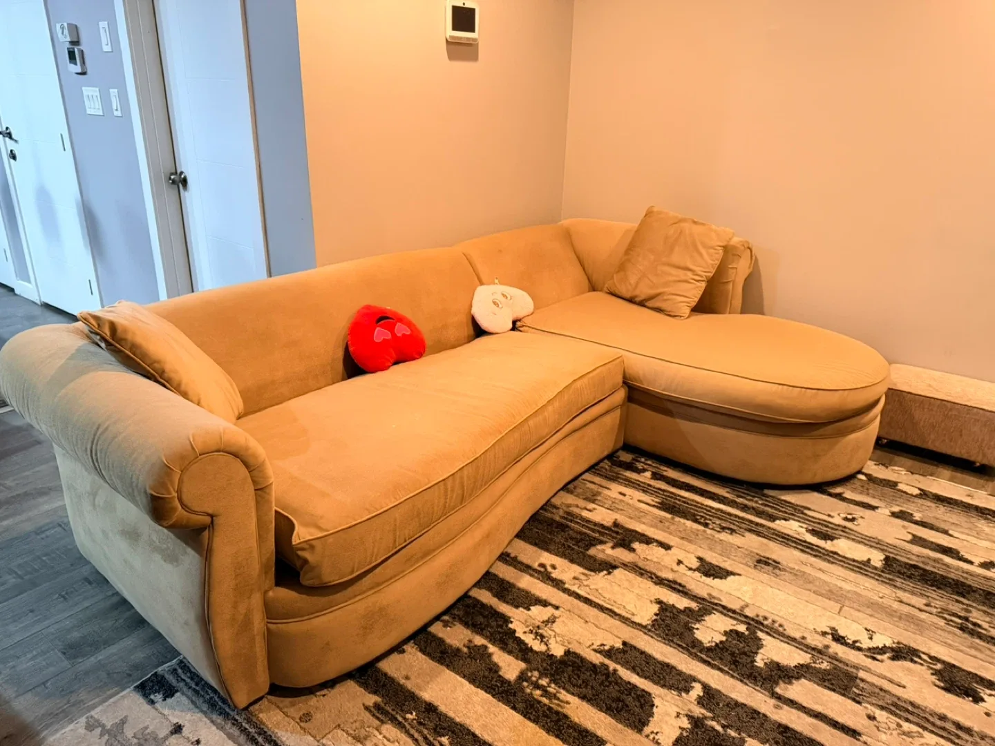 Beige Sectional Sofa with Cushions image indicator(6)