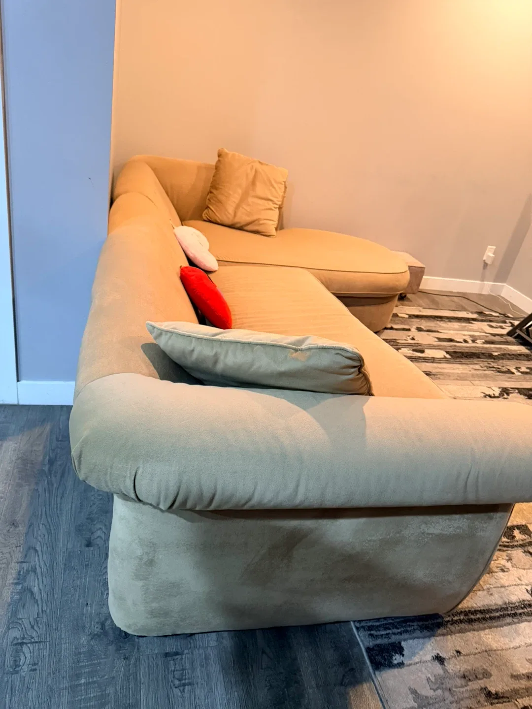 Beige Sectional Sofa with Cushions image indicator(4)