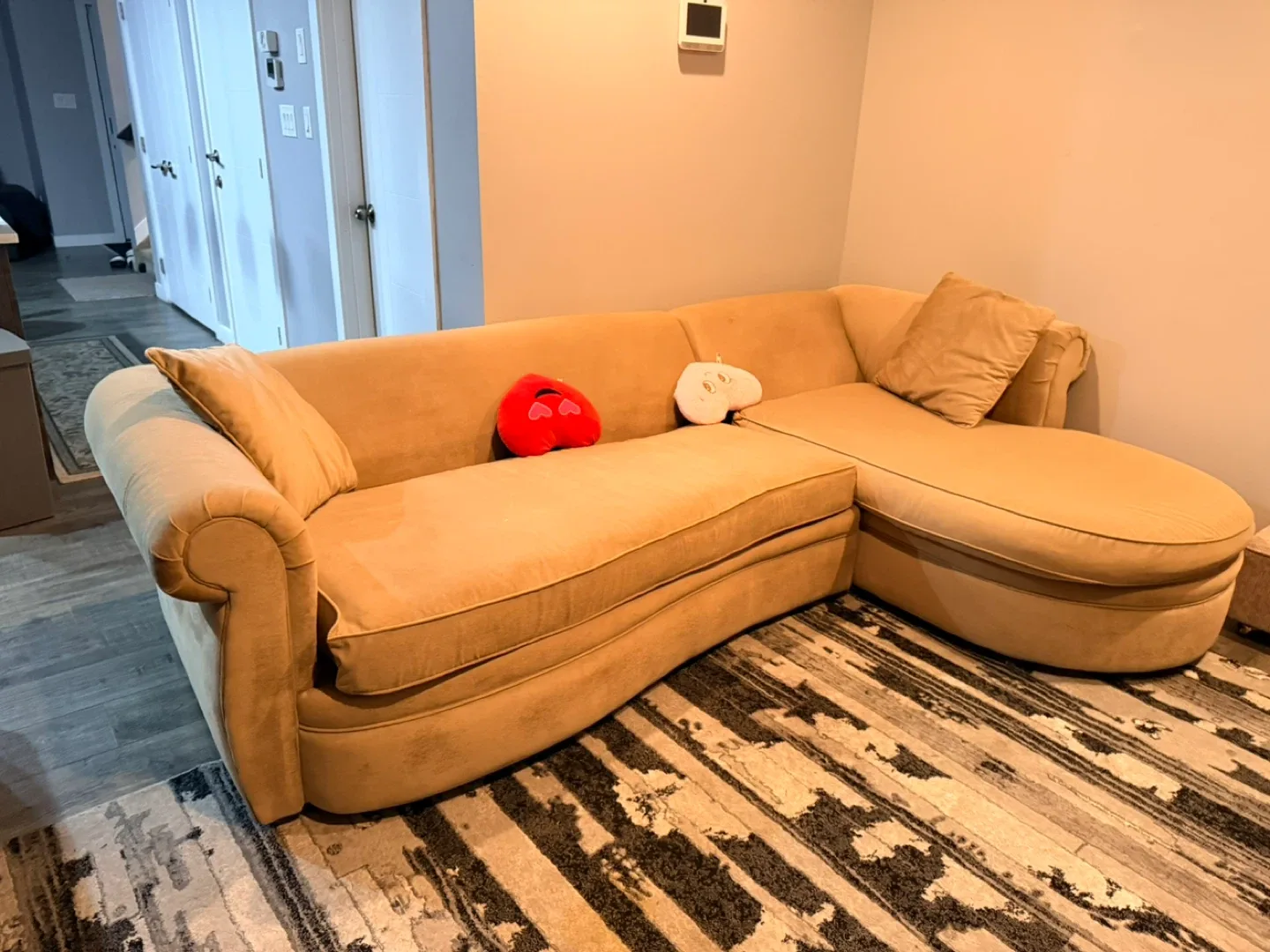 Beige Sectional Sofa with Cushions image indicator(5)