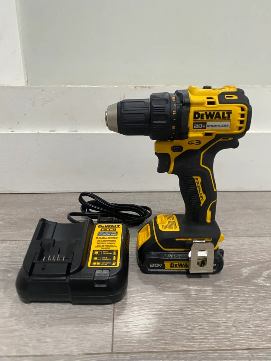 DeWalt 20V Brushless Cordless Drill Driver Kit image indicator(2)