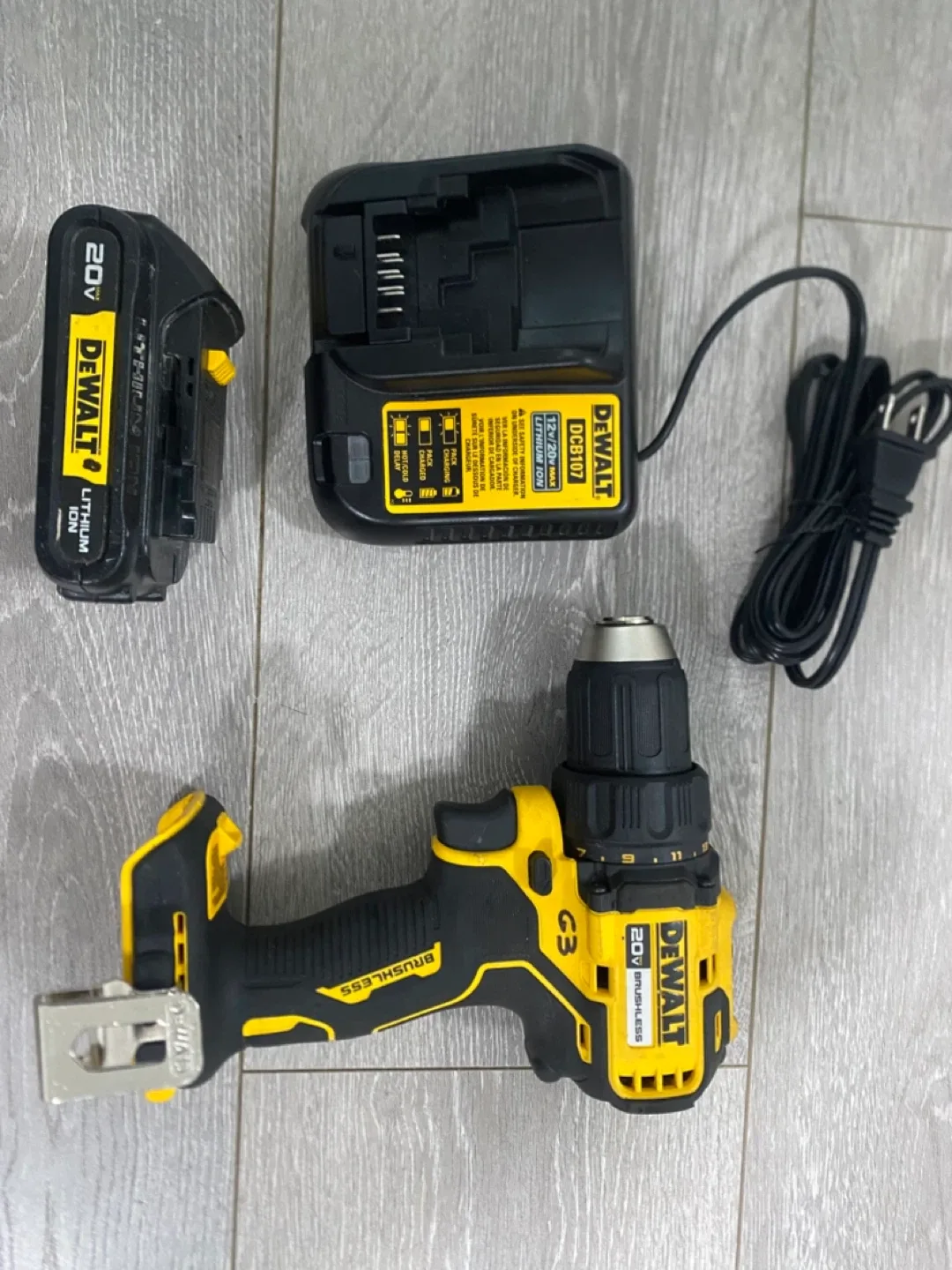 DeWalt 20V Brushless Cordless Drill Driver Kit