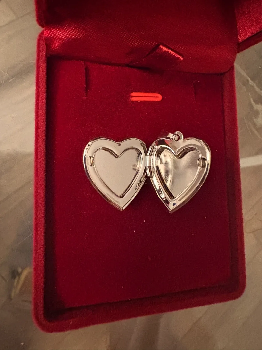 Heart Locket  Silver image indicator(3)