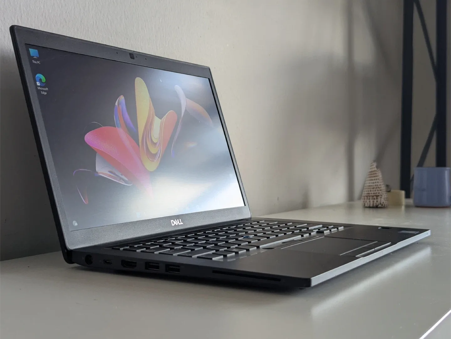 Dell Latitude 7490 Laptop / Core i5 / 8GB RAM / 256GB SSD image indicator(2)