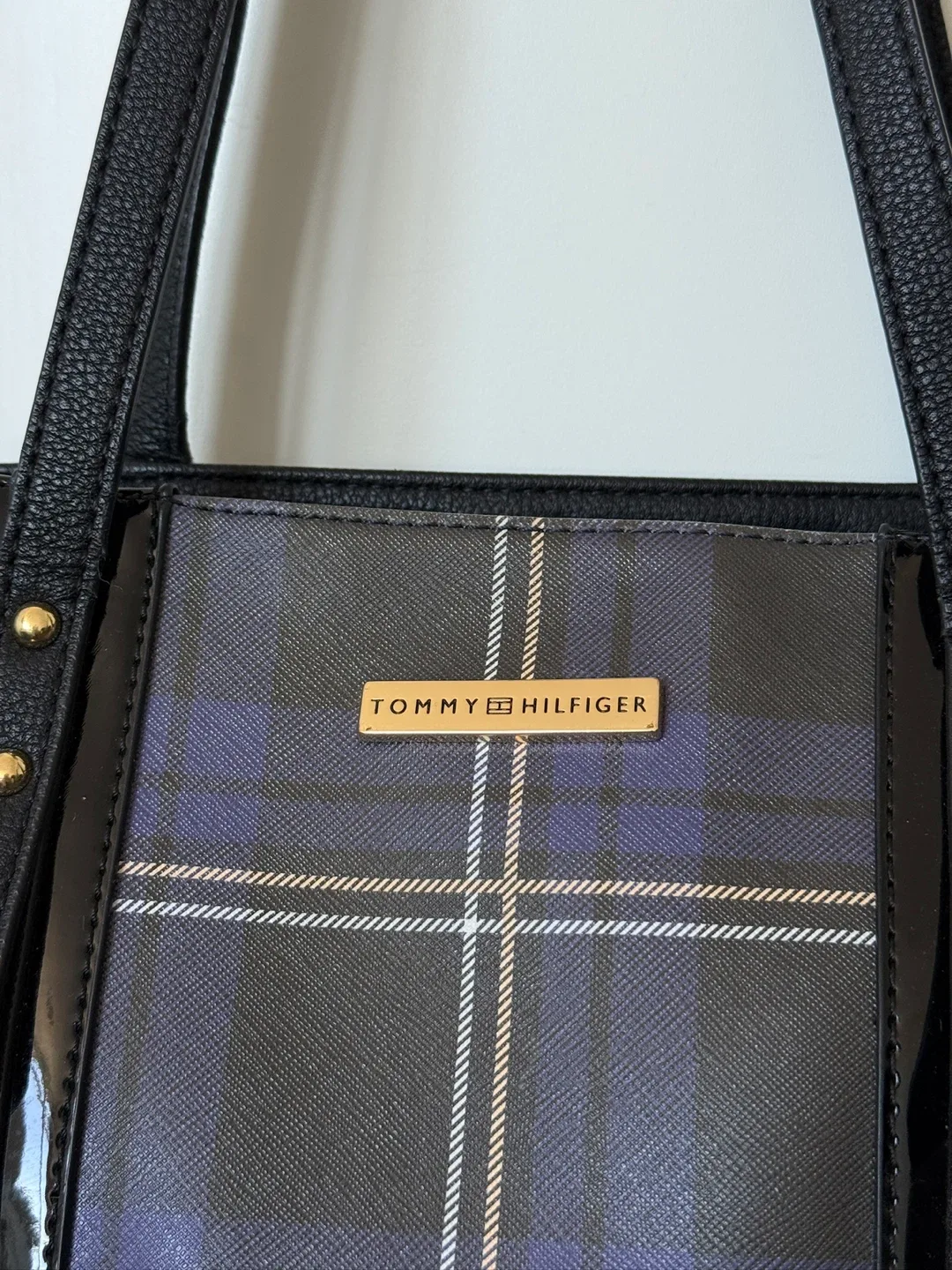 Tommy Hilfiger Plaid Tote Bag image indicator(2)