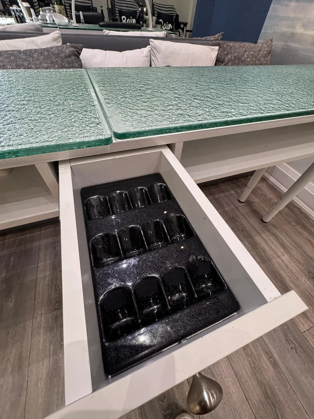 White Manicure Table with Glass Top image indicator(4)