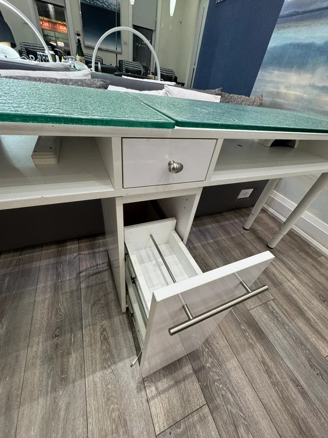 White Manicure Table with Glass Top image indicator(2)