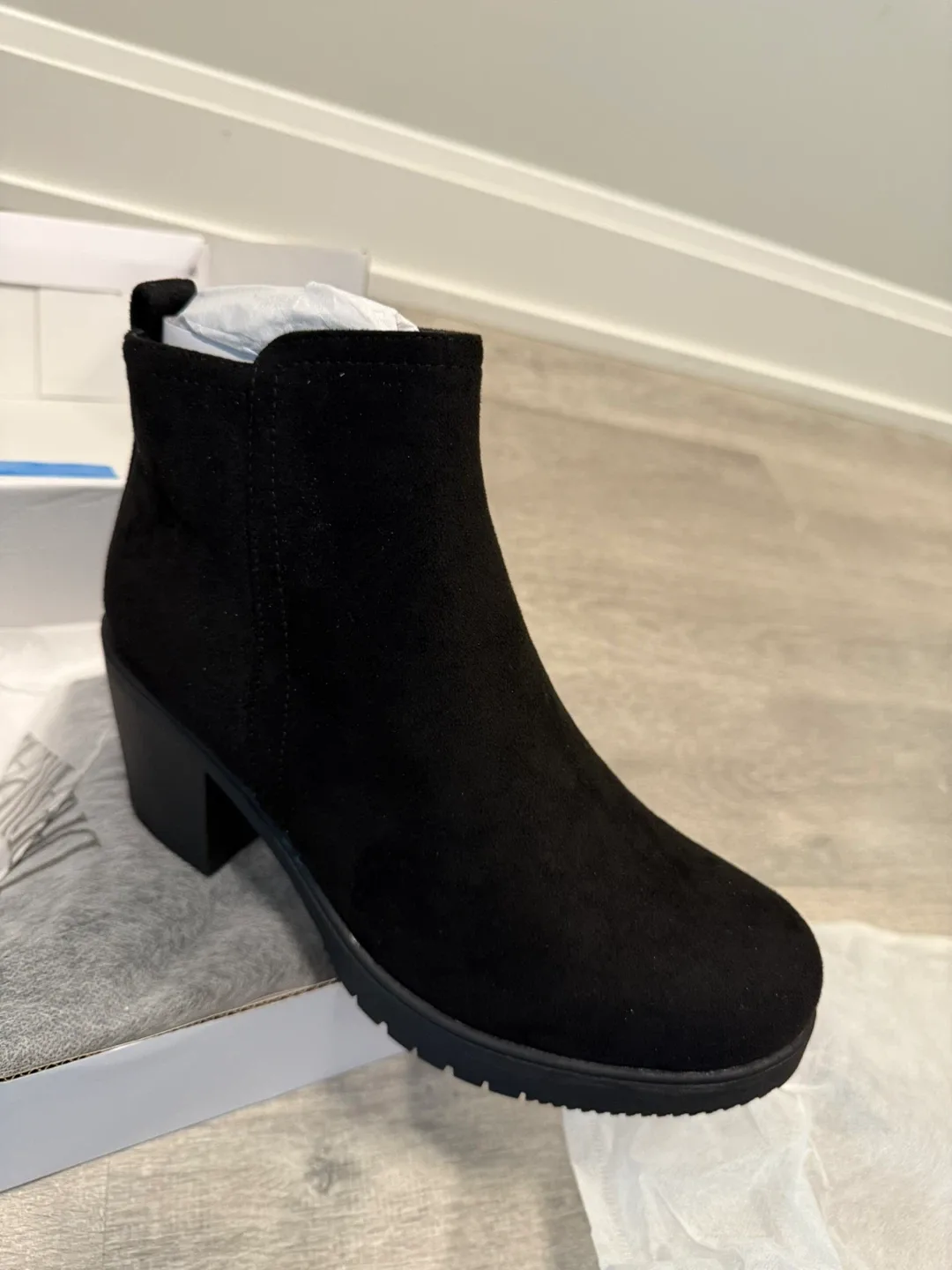Dream Pairs Black Ankle Boots - Size 10