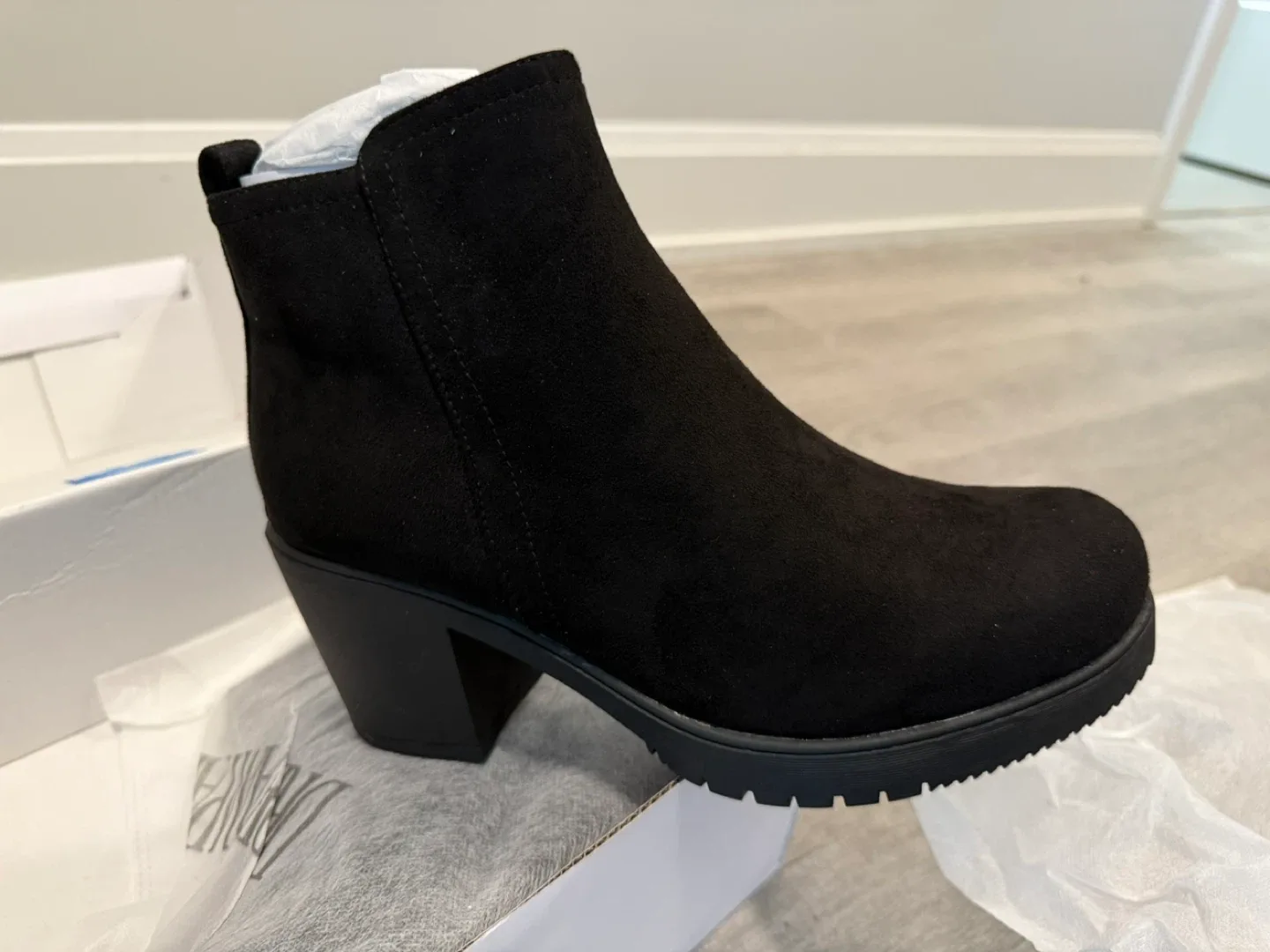 Dream Pairs Black Ankle Boots - Size 10 image indicator(2)