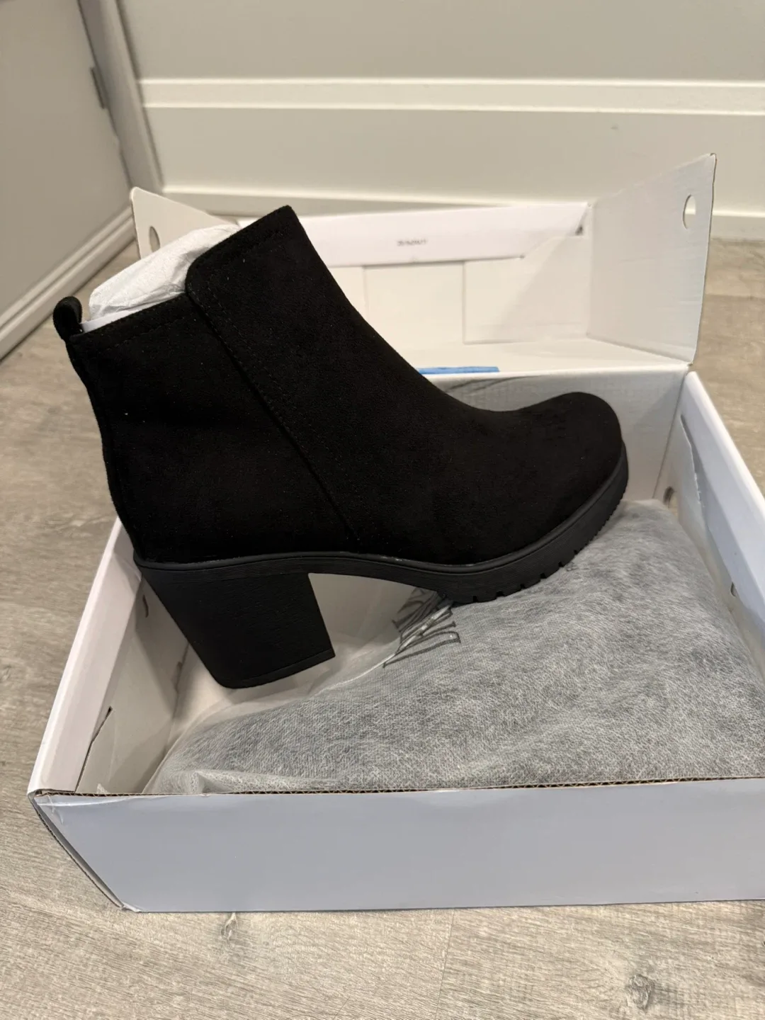 Dream Pairs Black Ankle Boots - Size 10 image indicator(3)