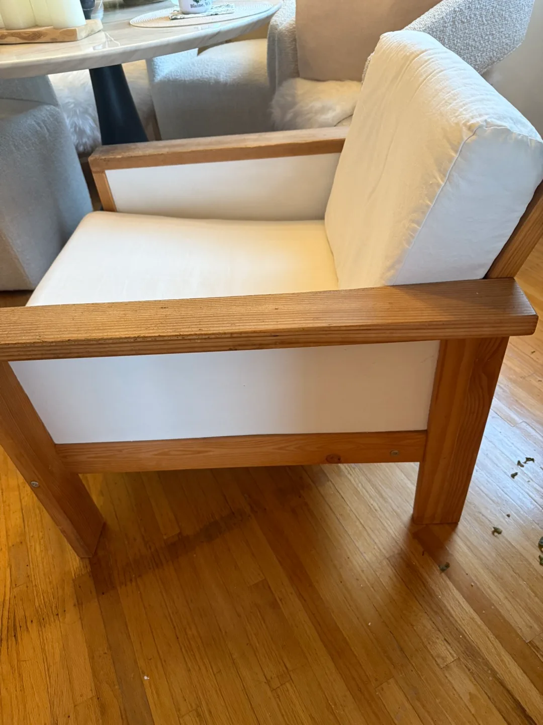 Wood Frame Armchair with White Cushions image indicator(2)