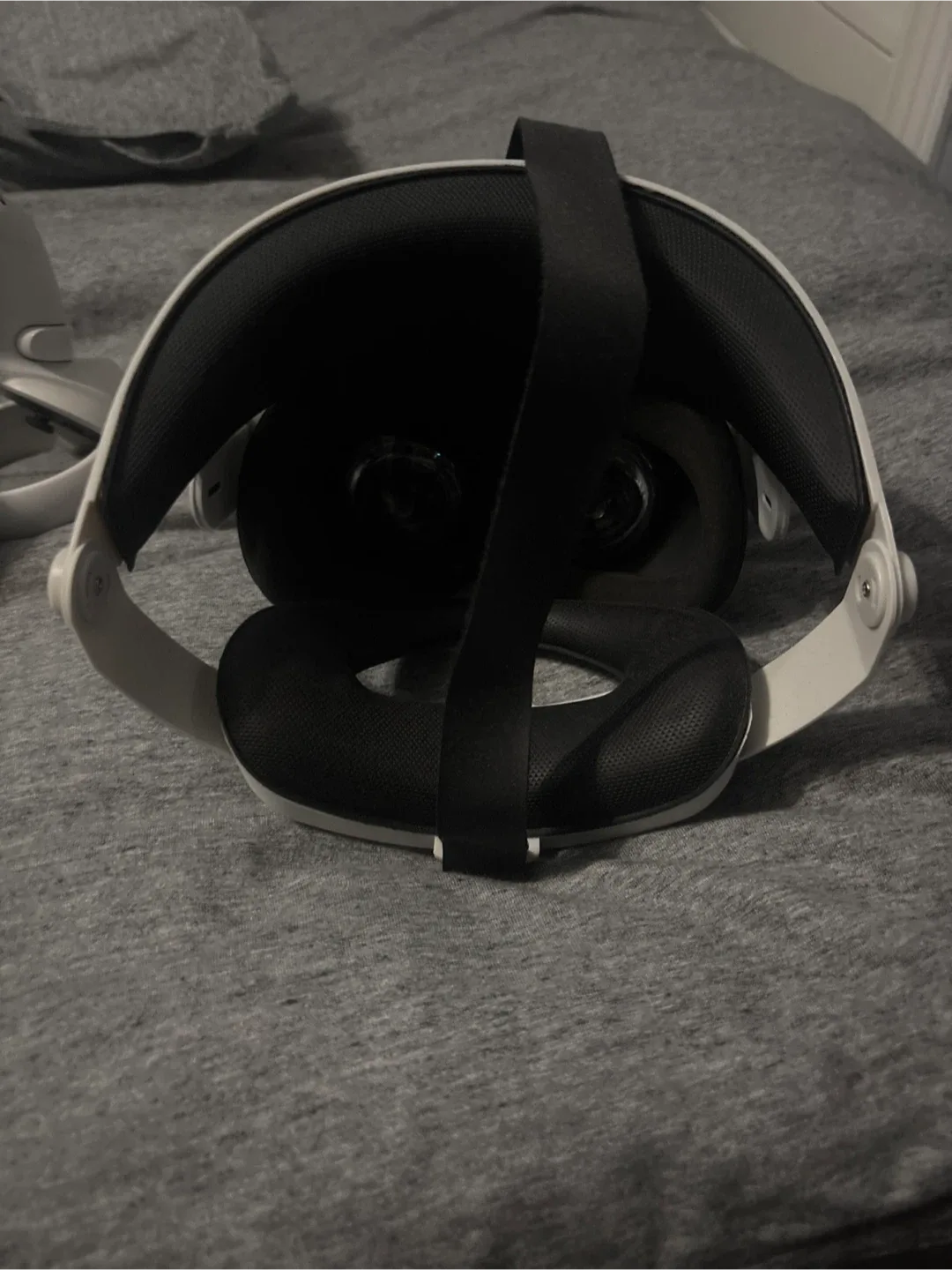 Oculus Quest 2 VR Headset image indicator(3)