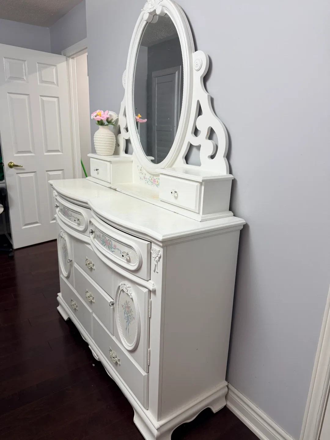 White Vanity and Bedroom Set image indicator(6)