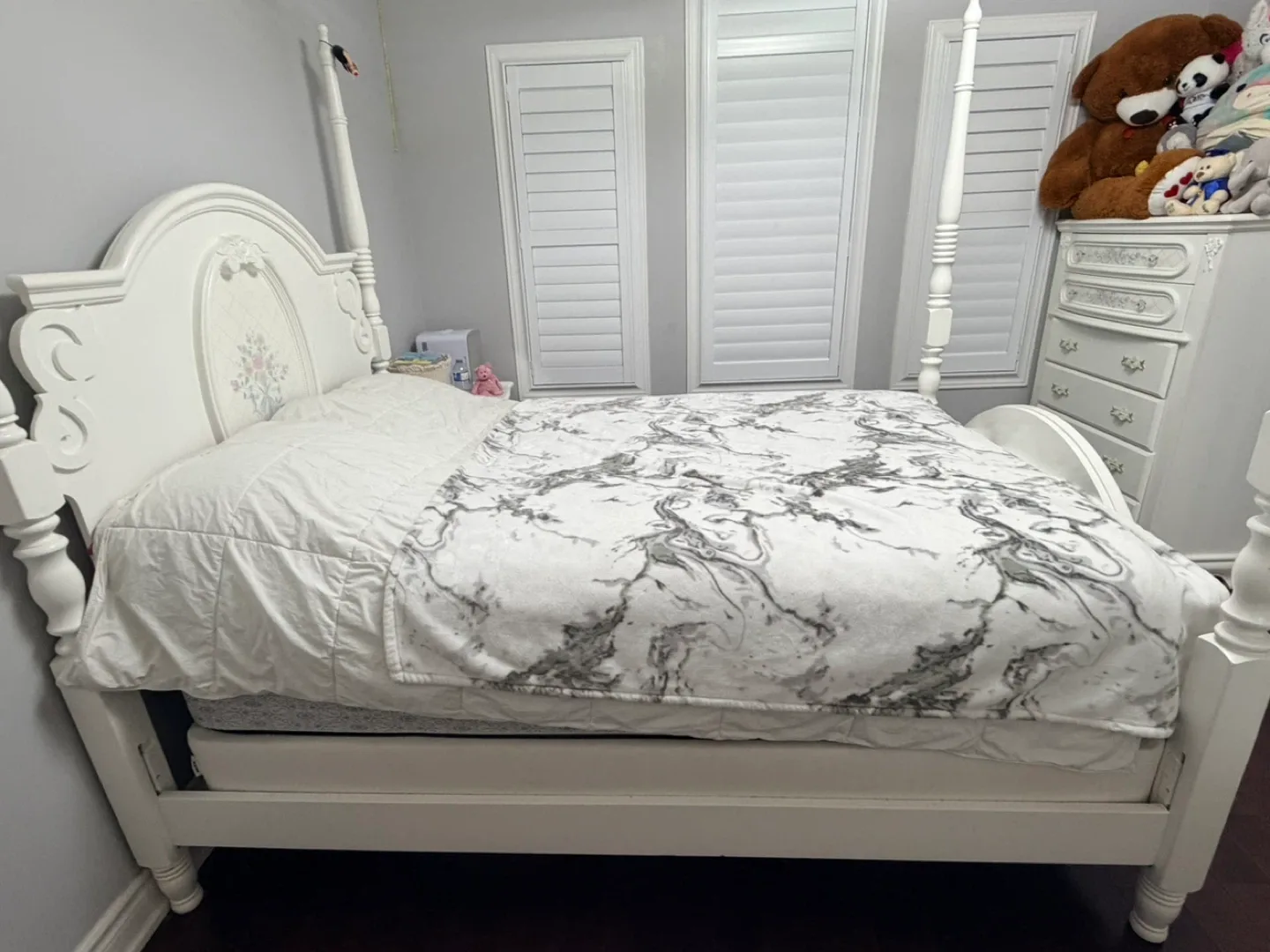White Vanity and Bedroom Set image indicator(2)