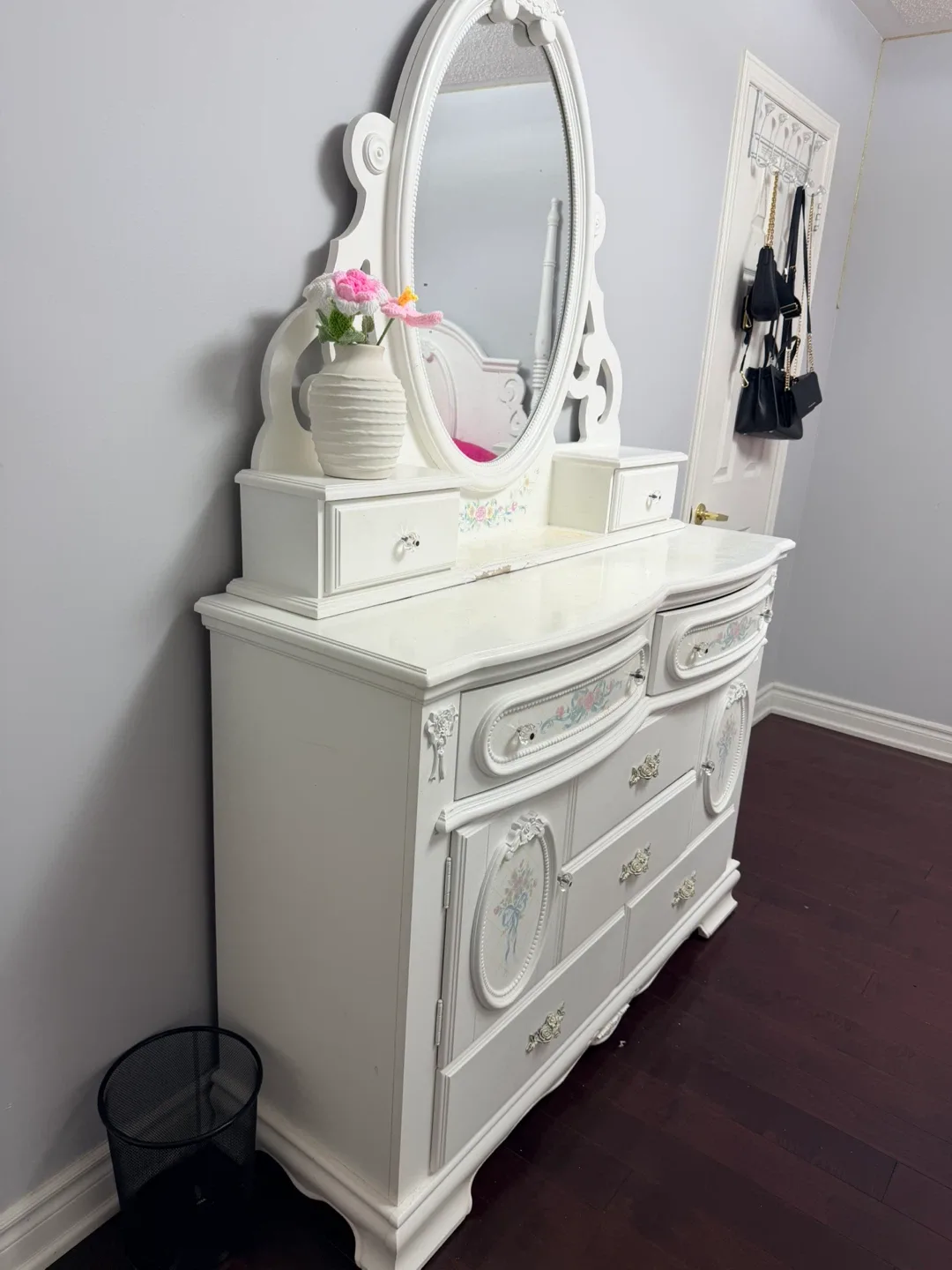 White Vanity and Bedroom Set image indicator(5)