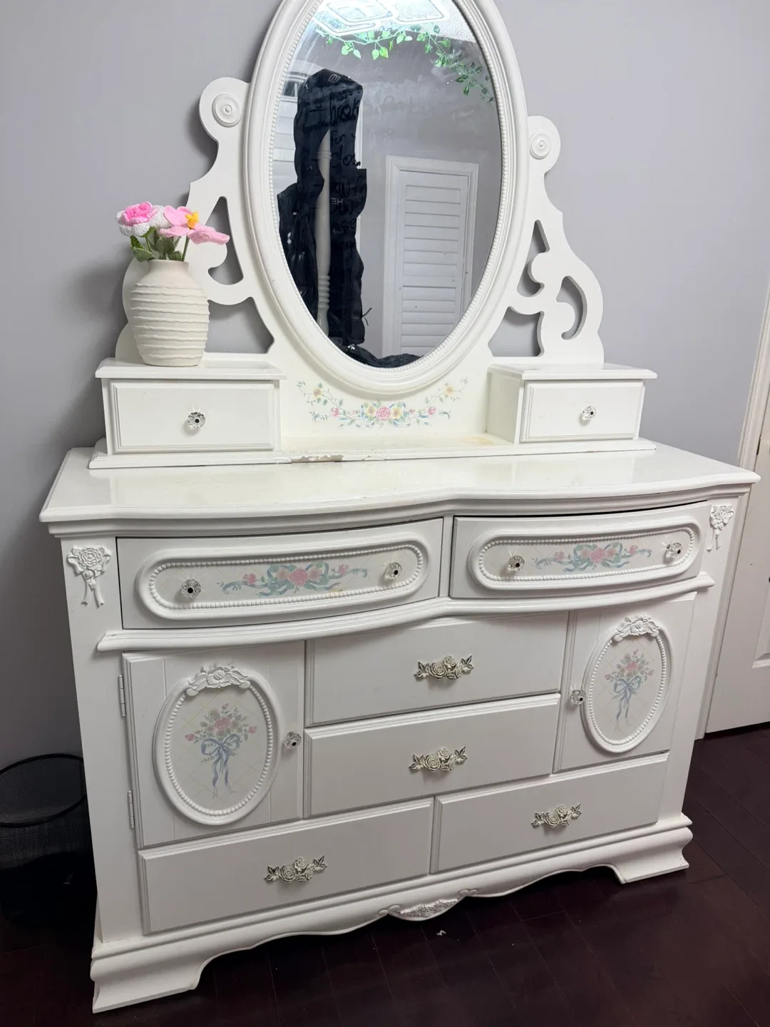 White Vanity and Bedroom Set image indicator(7)