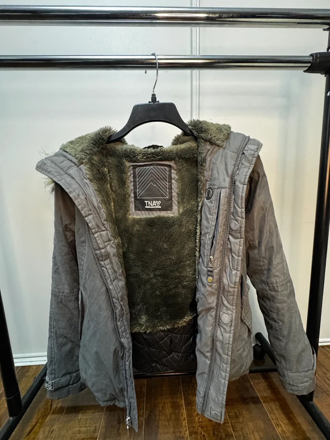 Aritzia TNA Grey Women’s Winter Jacket size M image indicator(4)