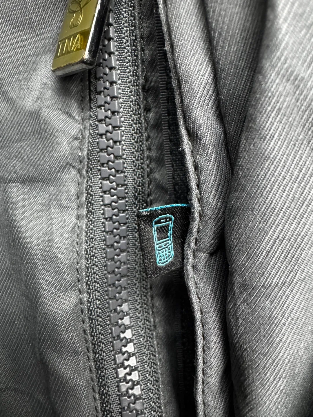 Aritzia TNA Grey Women’s Winter Jacket size M image indicator(5)