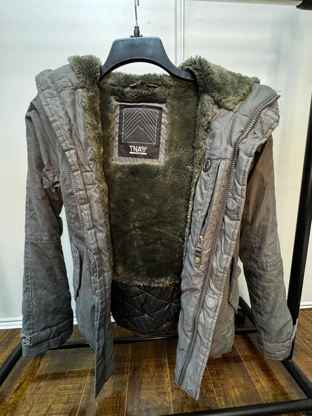 Aritzia TNA Grey Women’s Winter Jacket size M image indicator(2)