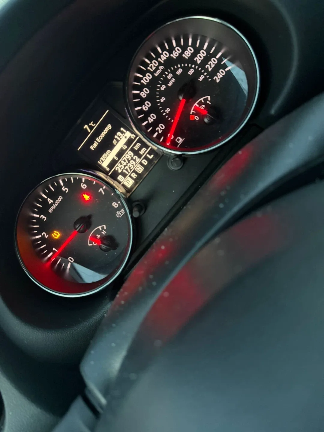 Silver Nissan Rogue SUV image indicator(4)