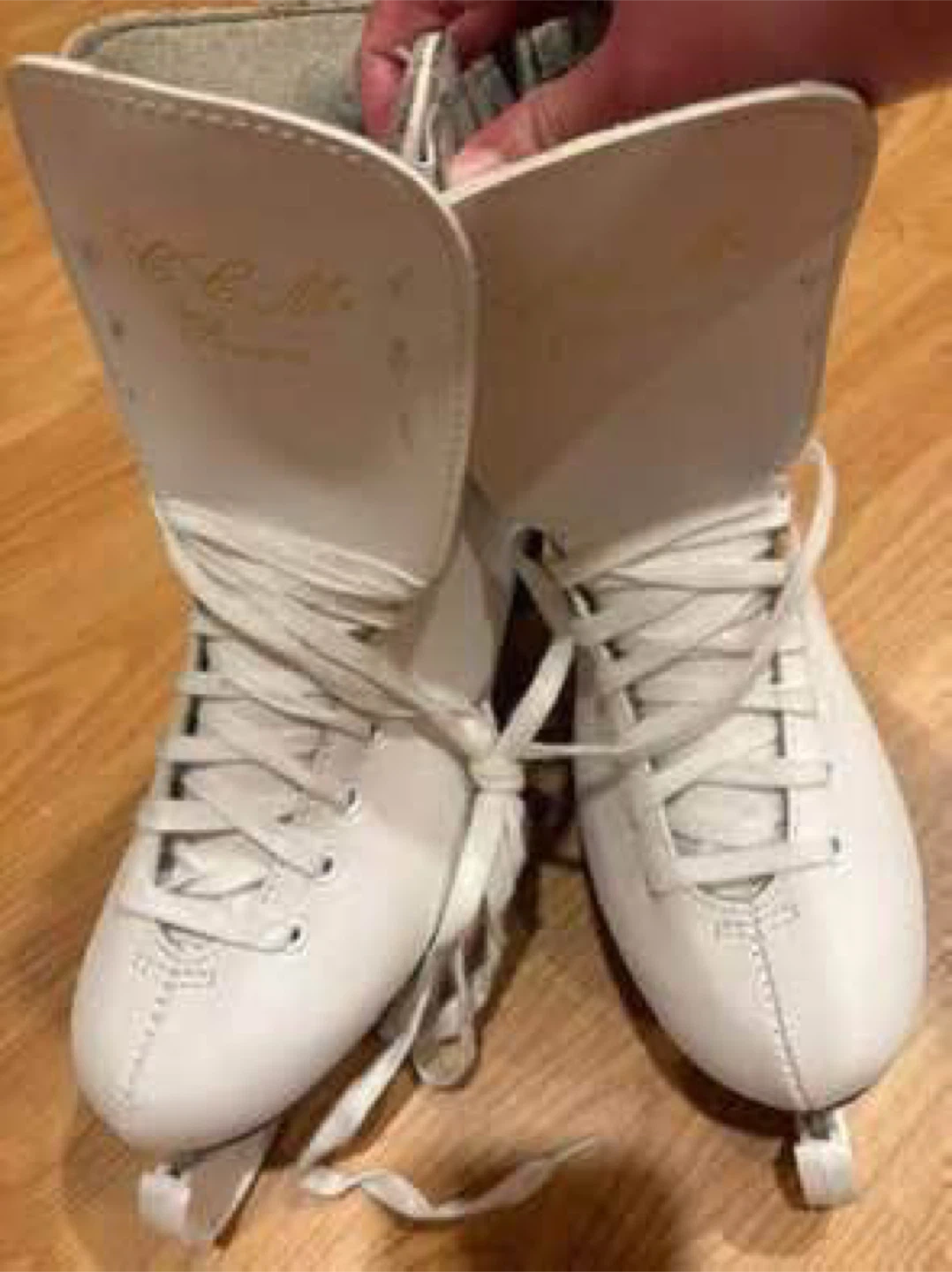 Ice skates with skate guards (Size 7)(In good condition) - photo 2