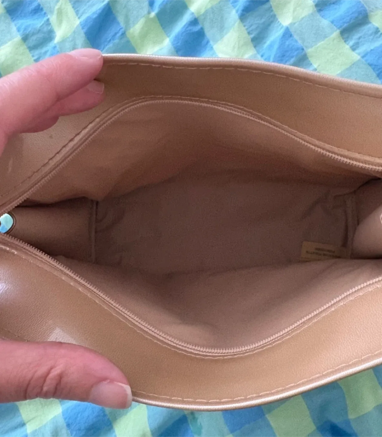 4 Dior Cosmetic bags(Good/fair condition)(Giving away for FREE) image indicator(10)