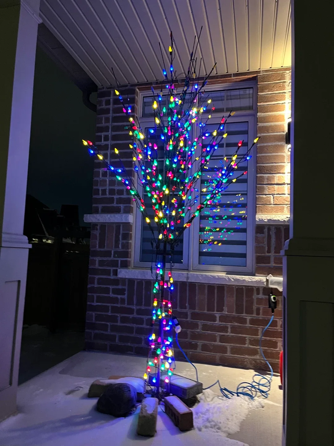 Outdoor Christmas Tree with Multi-Colour Lights image indicator(3)