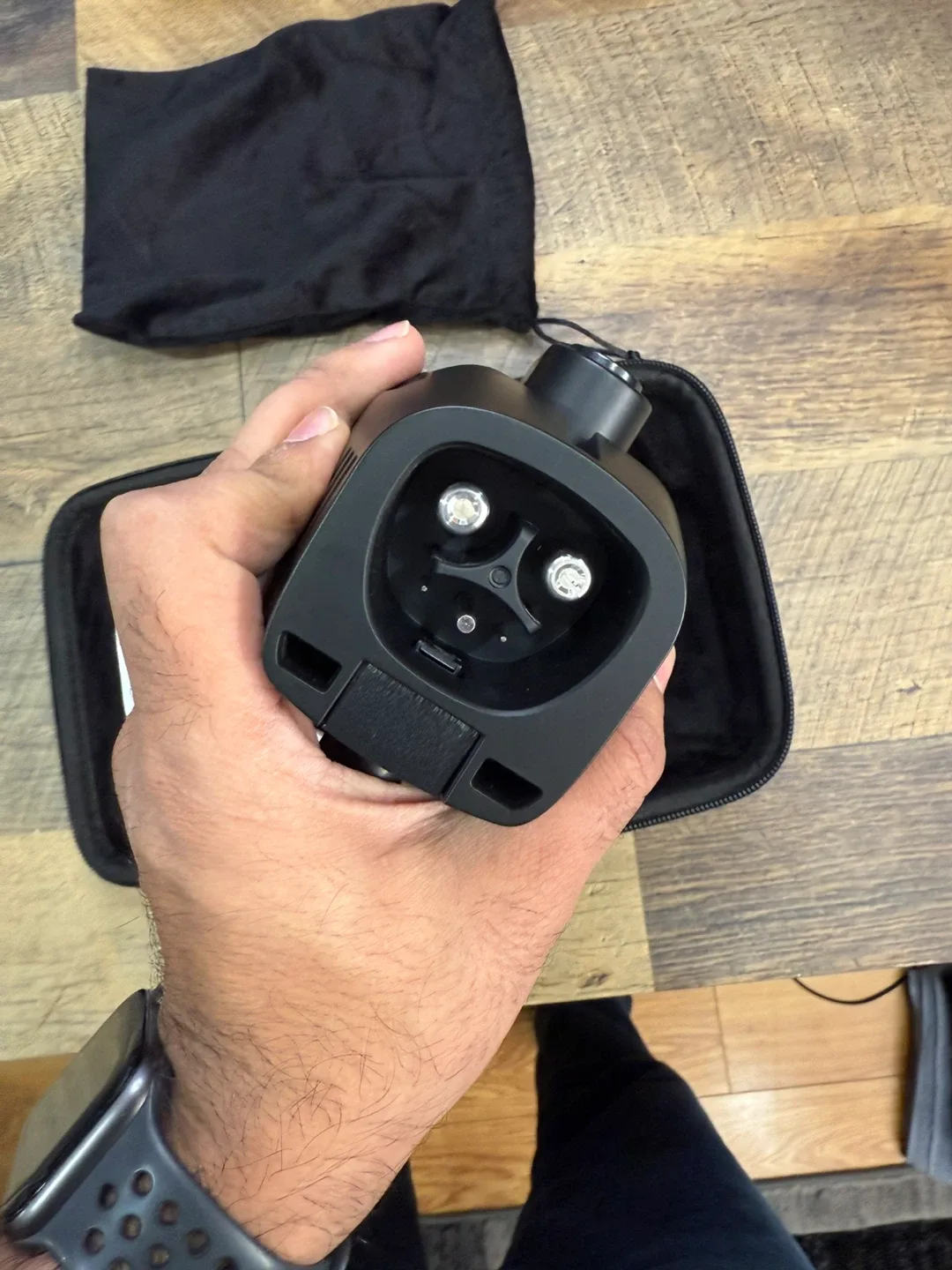 Tesla Supercharger to CCS1 Adapter image indicator(3)