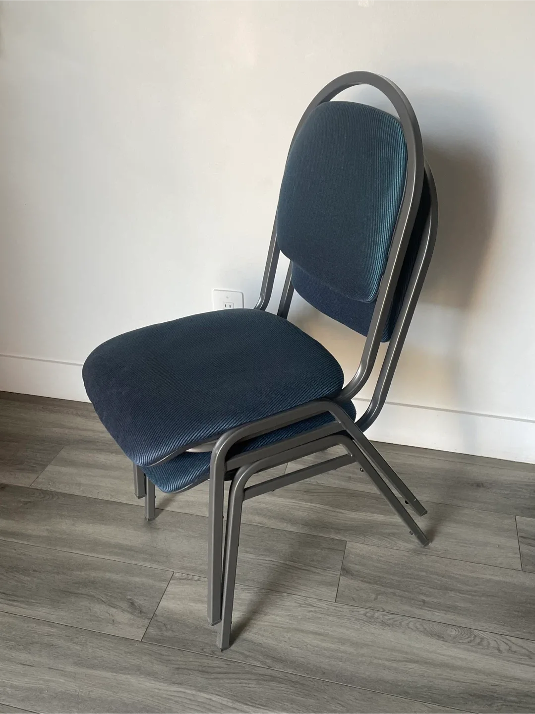 Stackable Chairs image indicator(2)