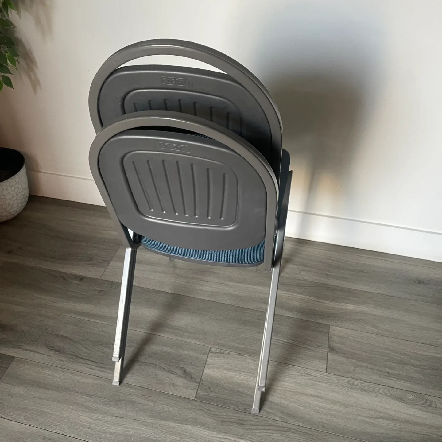 Stackable Chairs image indicator(4)
