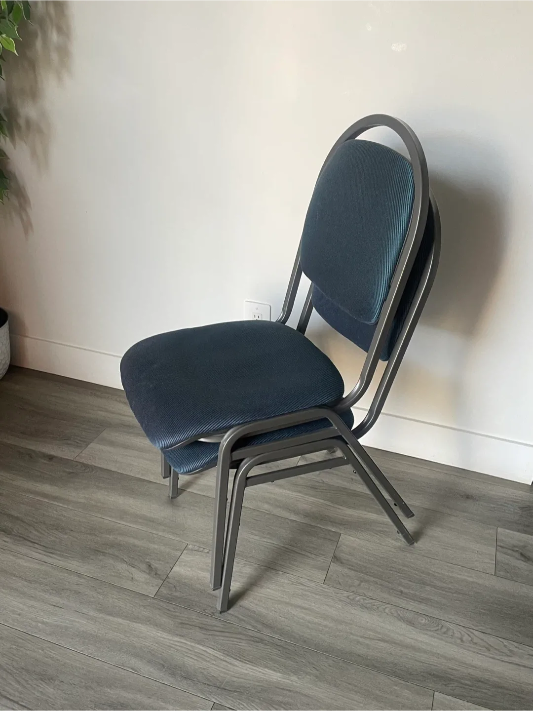 Stackable Chairs image indicator(7)