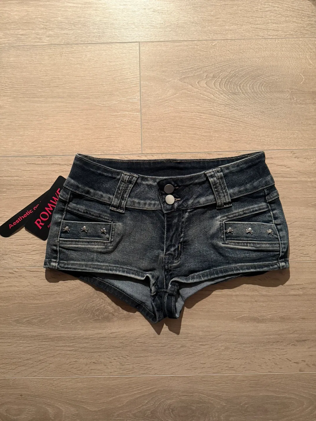 Romwe Low Rise Vintage Denim Shorts image indicator(2)