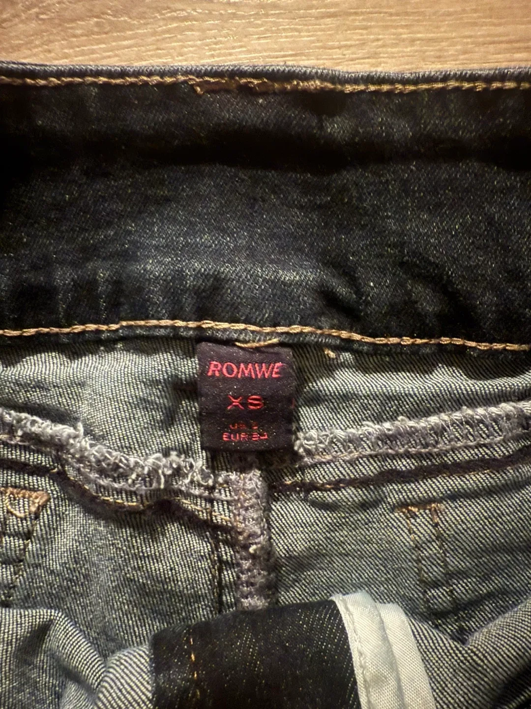 Romwe Low Rise Vintage Denim Shorts image indicator(4)