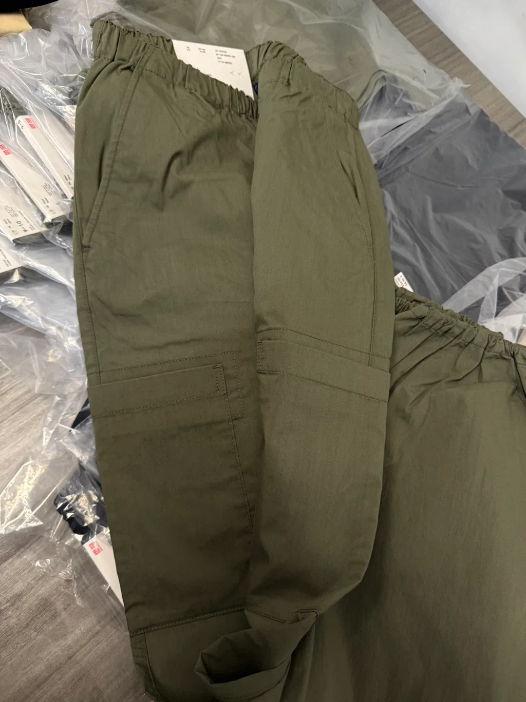 Uniqlo kids Cargo Pants lots. 25 pcs image indicator(5)