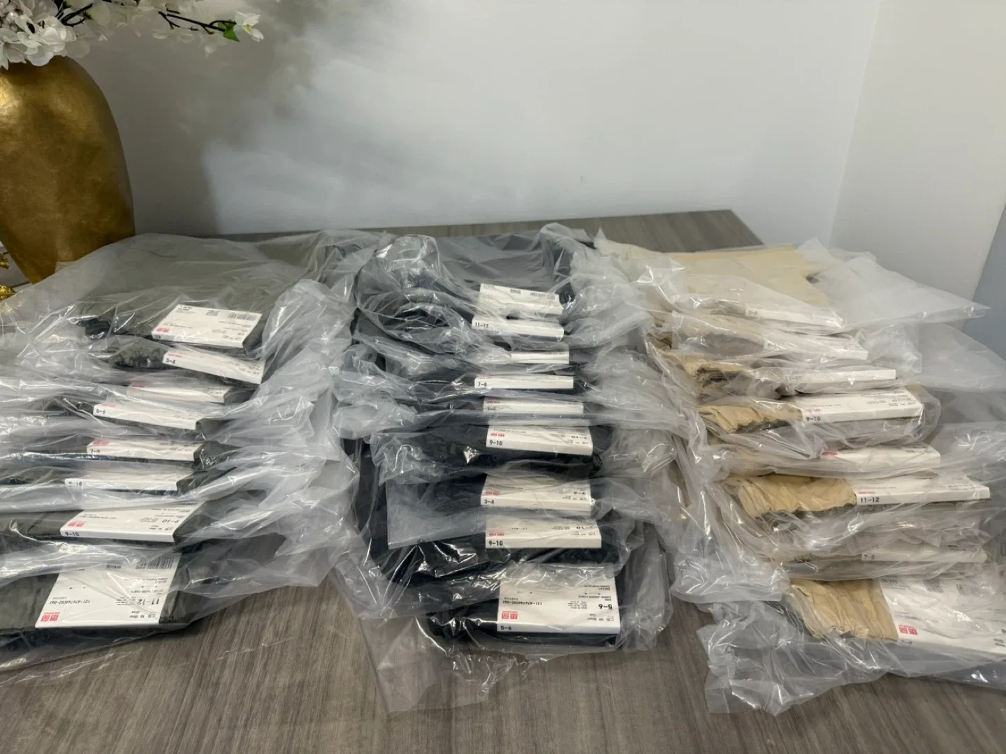 Uniqlo kids Cargo Pants lots. 25 pcs image indicator(2)