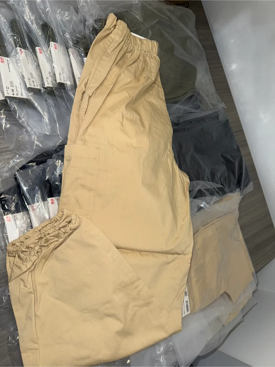 Uniqlo kids Cargo Pants lots. 25 pcs image indicator(4)