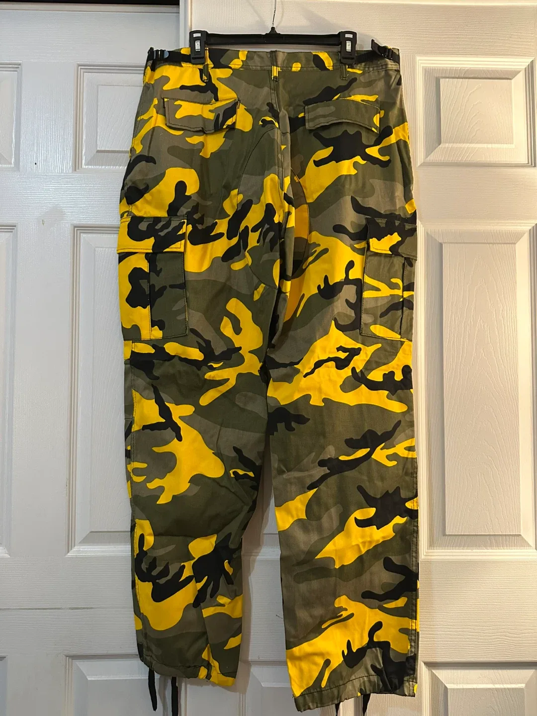 Camouflage Cargo Pants - Size Large