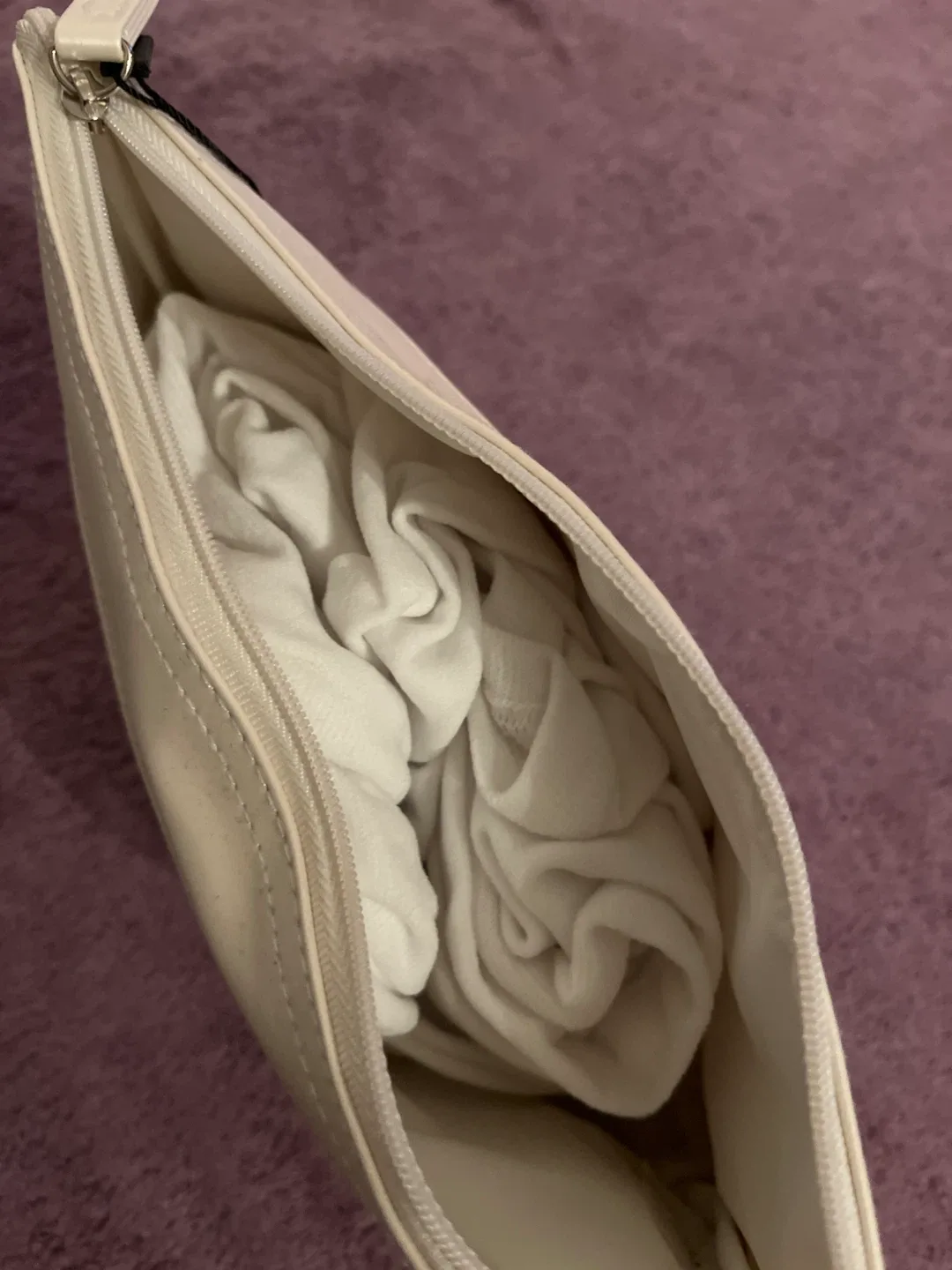 Endermologie LPG Cosmetic Bag and onesie image indicator(2)