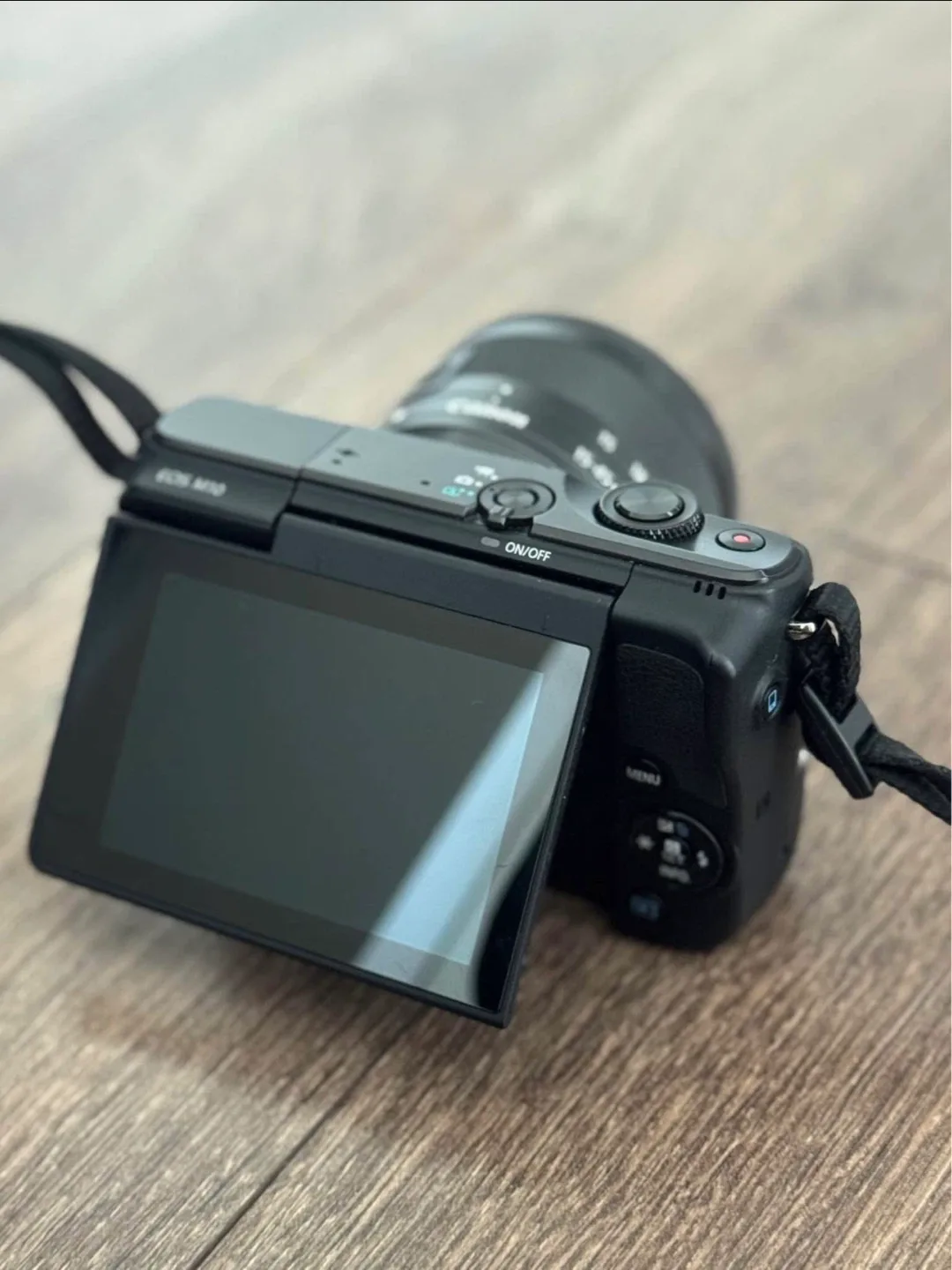 Canon EOS M10 + 15-45mm IS STM Lens | Excellent Condition image indicator(3)