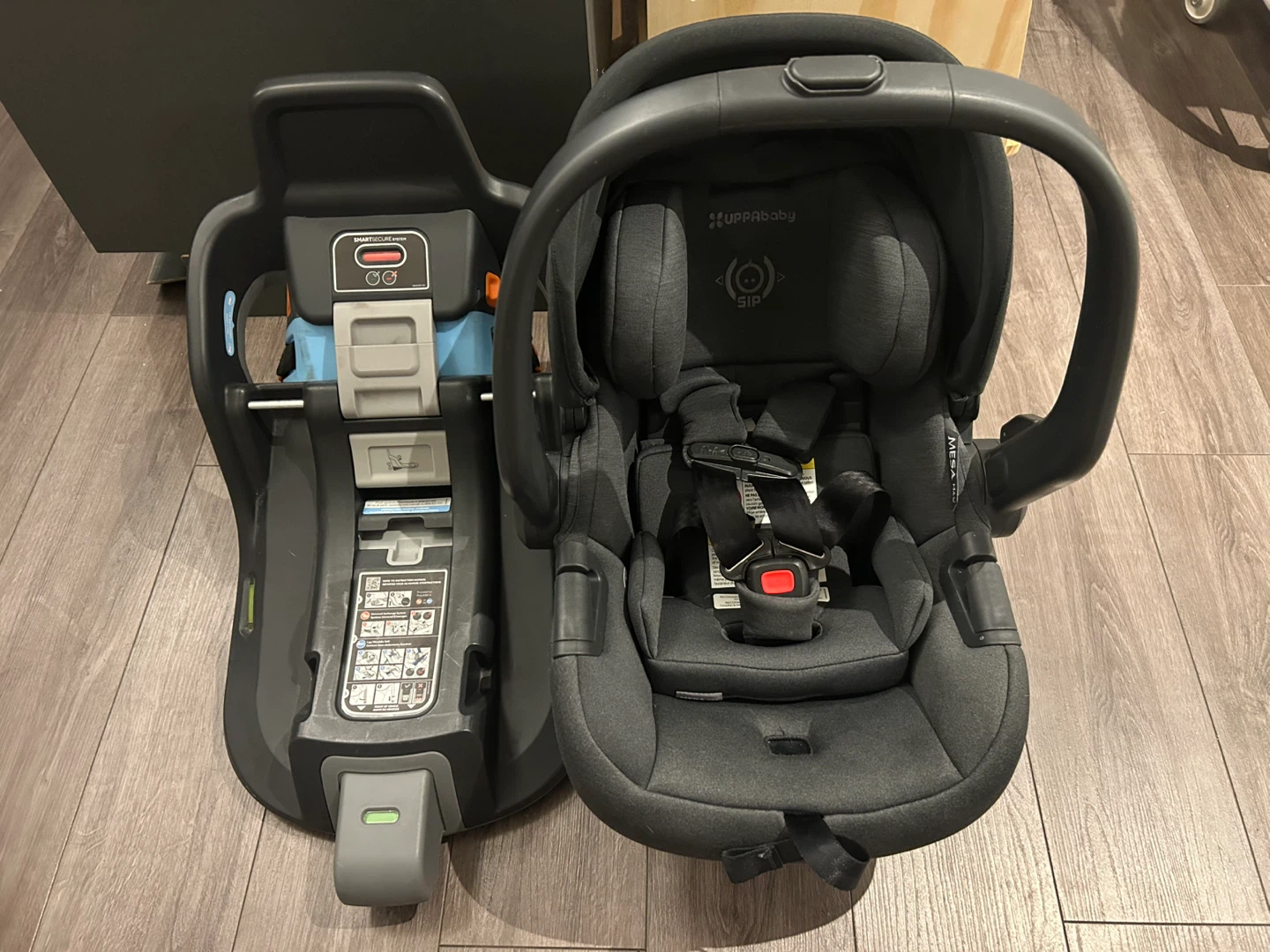 UPPAbaby Car Seat + Adapters + Base + Infant insert