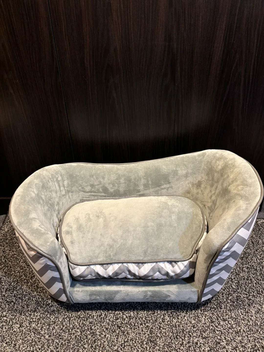 Chevron Pattern Dog or Cat Bed - Grey & White