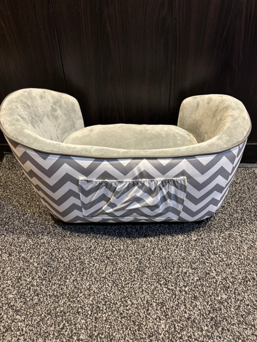 Chevron Pattern Dog or Cat Bed - Grey & White image indicator(2)