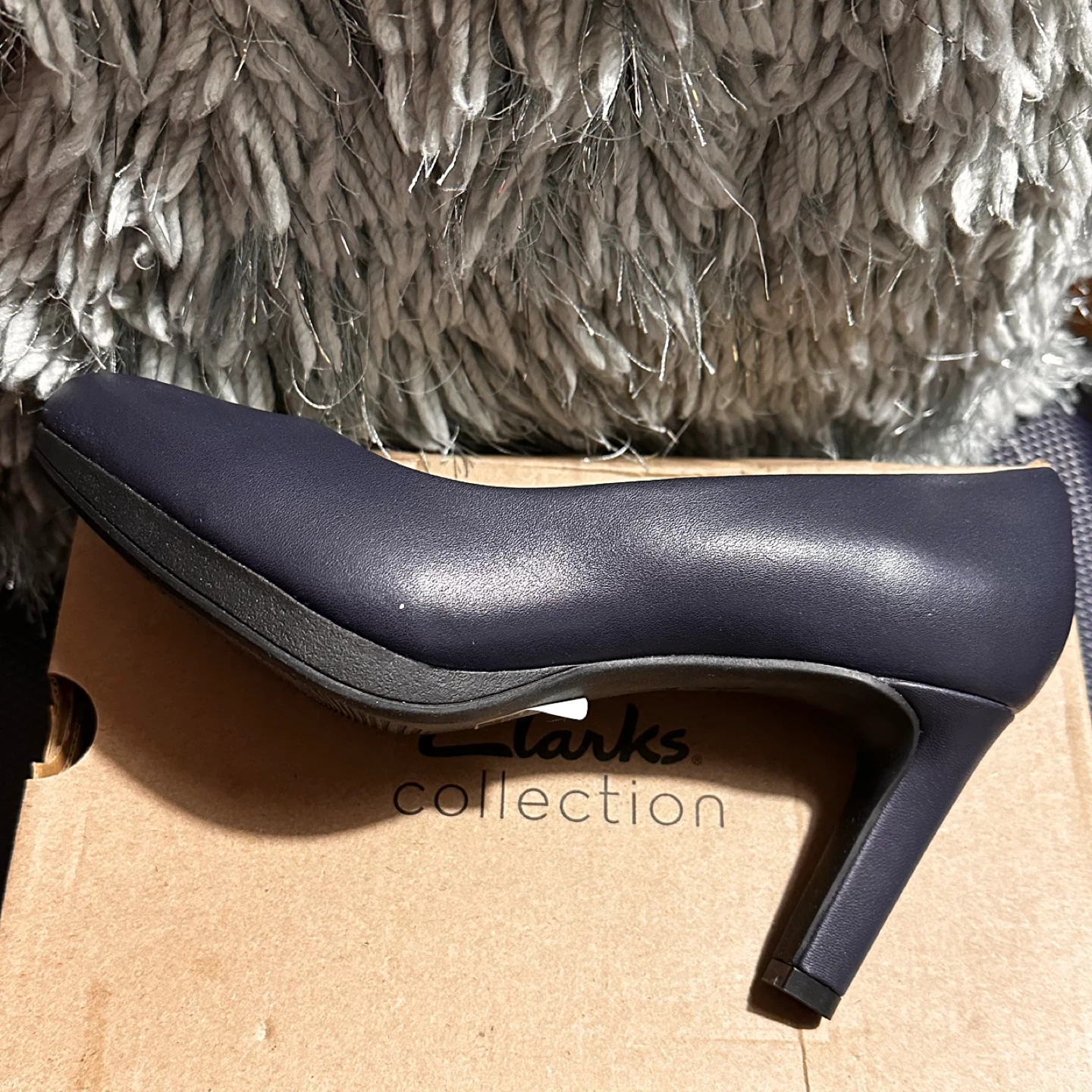 CLARKS LEATHER HEELS (PRICE:$70) SIZE:9 - photo 2
