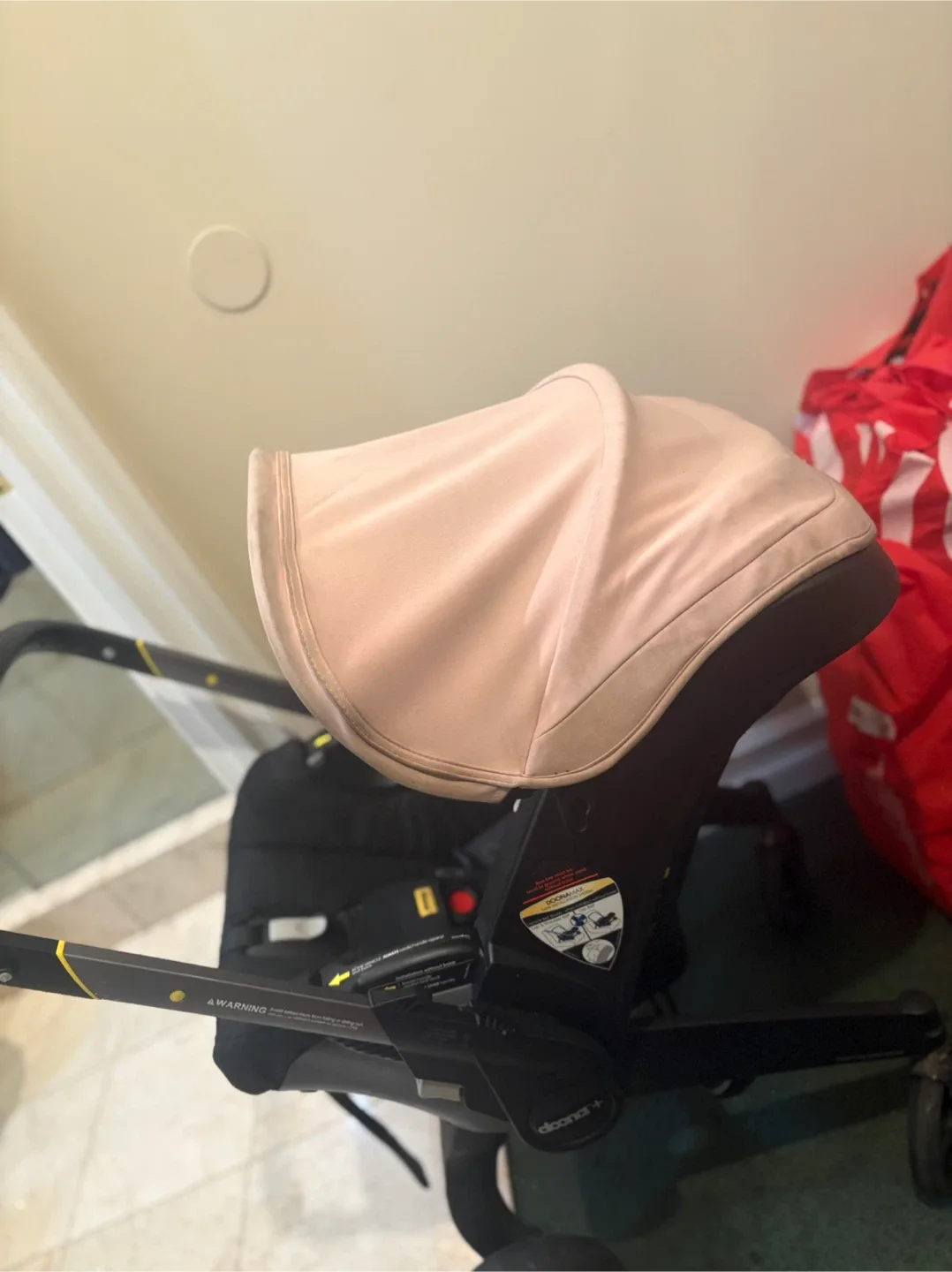 Doona Infant Car Seat/Stroller - Excellent Condition! image indicator(4)