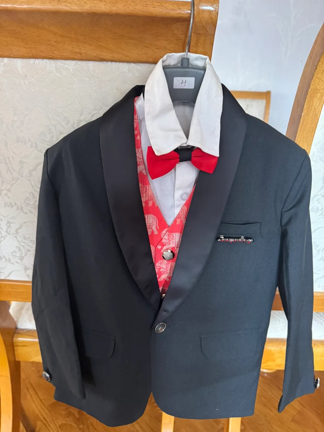 Tippy Jeans Black Suit w/ Red Vest & Bowtie image indicator(3)